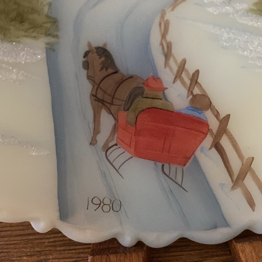 Vintage handpainted 1980 Fenton Uranium custard glass  “Christmas Going Home - Picture 5 of 10